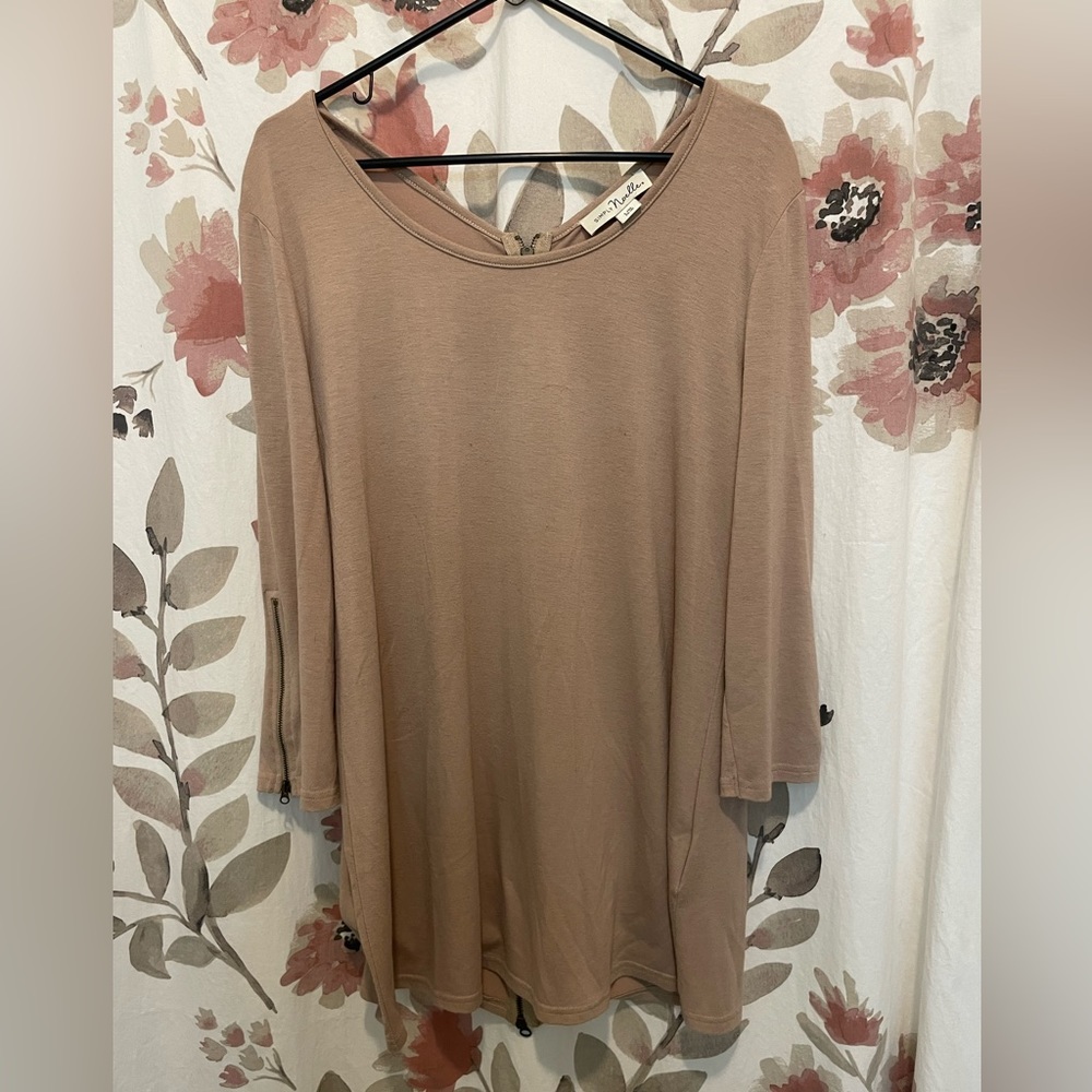 Short Long sleeve tshirt dress with zipper back